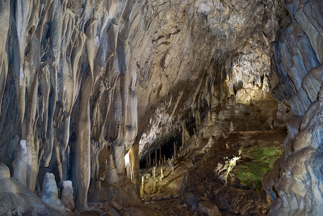 Snezhanka Cave (Snow White Cave)