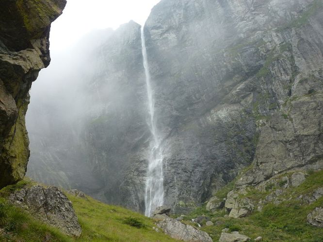 The Raiskoto Praskalo Waterfall
